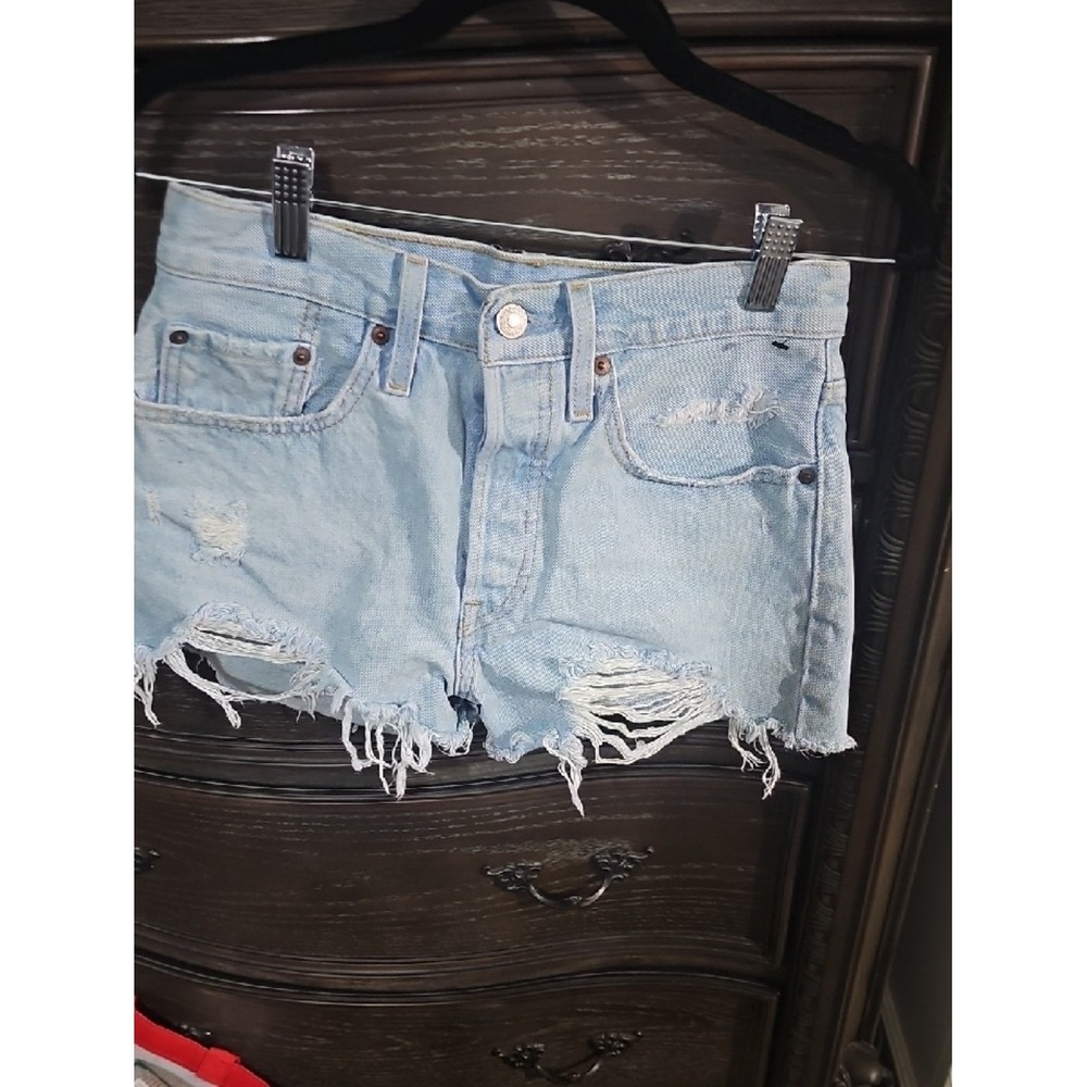 Levis 501 Original Distressed Denim Shorts Light Wash‎ W26 56327-0250